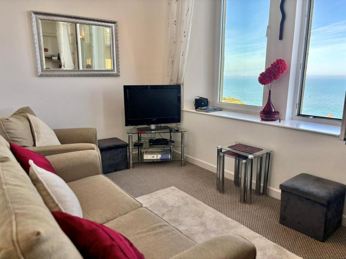 Combe Hill Flat - Parking & Seaview *